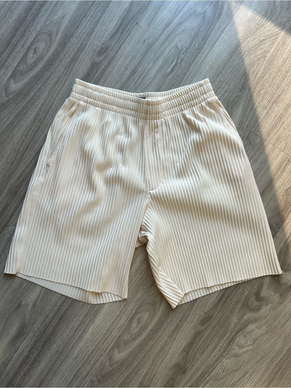 H&M | Cream Ribbed Shorts (Small) - Picture 2 of 8